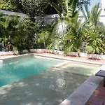 Habitación elegante en casa con piscina y jacuzzi - 4