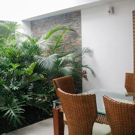 Elegante En Casa Con Piscina Y Jacuzzi - 4