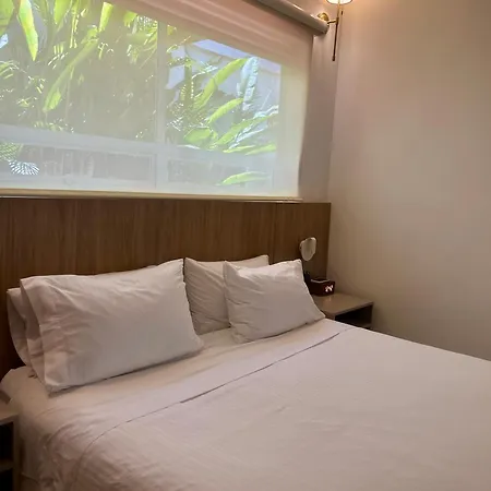 Elegante En Casa Con Piscina Y Jacuzzi - 4 *