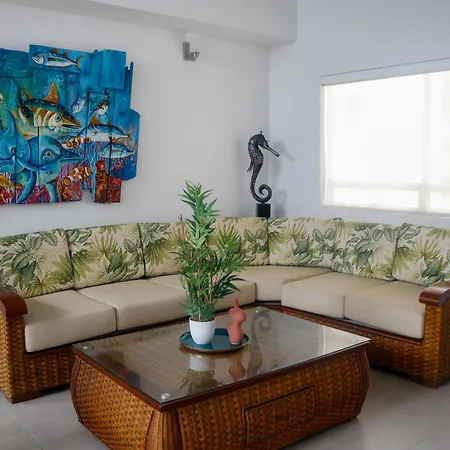 Elegante En Casa Con Piscina Y Jacuzzi - 4 *